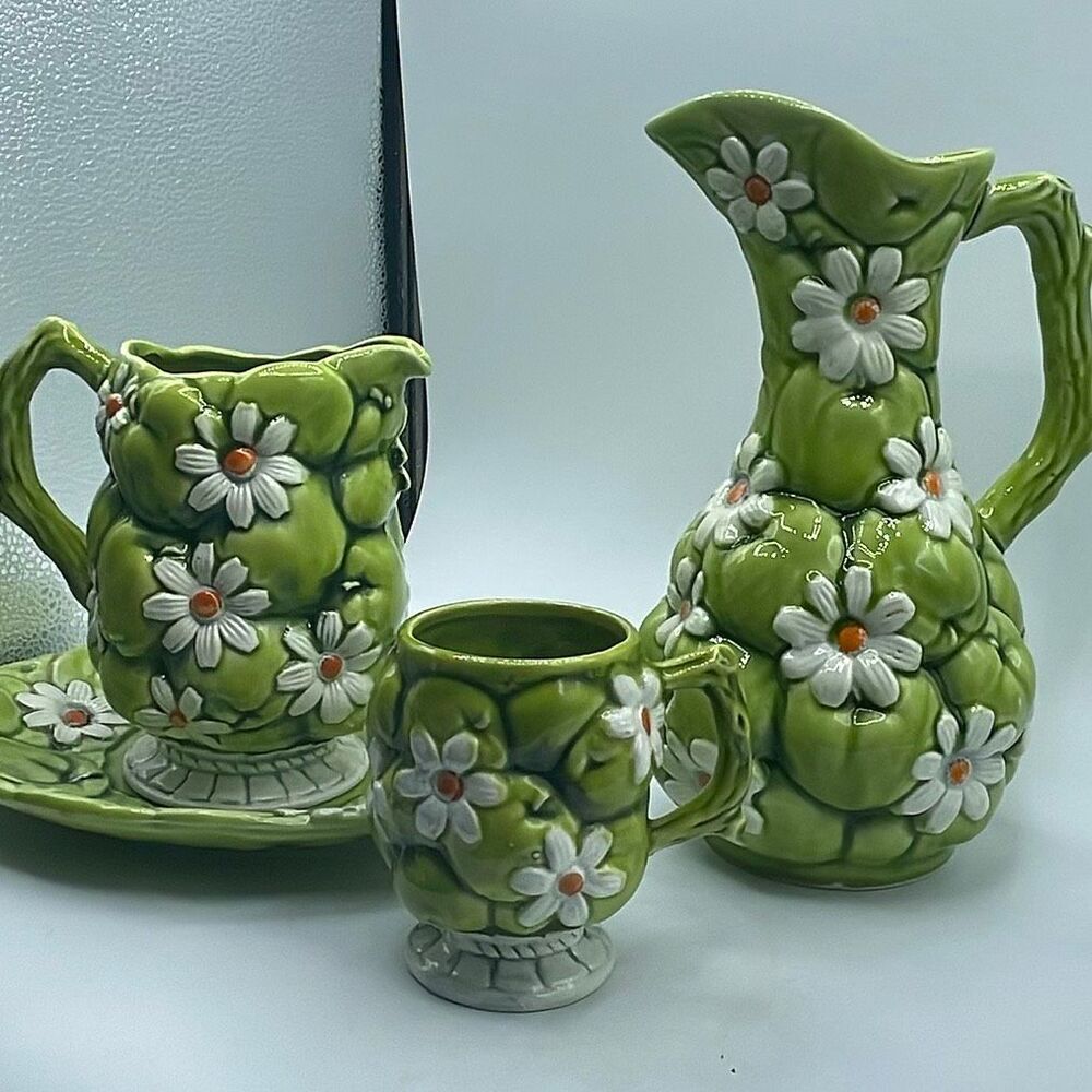 Vintage 1967 Inarco Green Apple and Daisy pitchers cup plate.